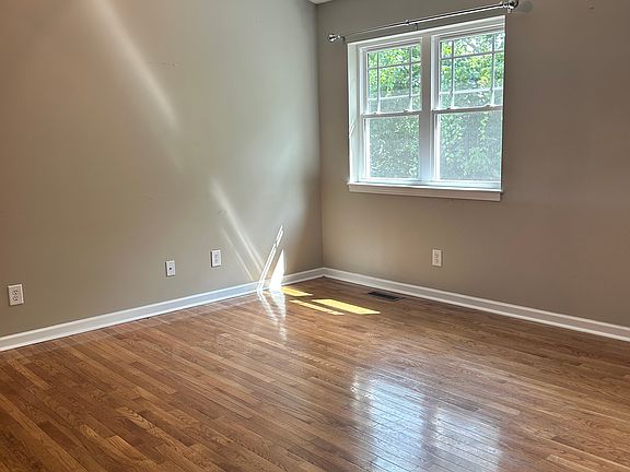 2nd image of 527 Redstone Dr Unit 15