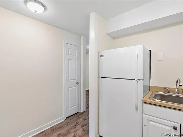 86 Howe St #A — Photo 12