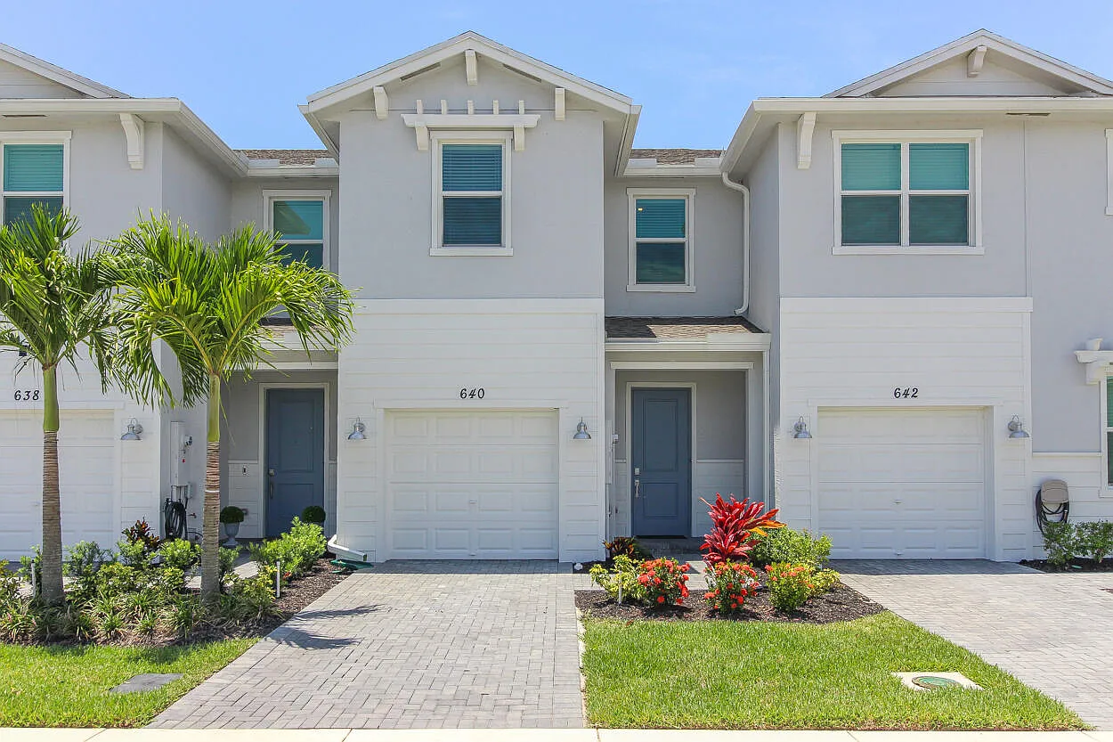 3 bed, 2.5 bath, 1632 sqft, $2,100 — Photo 1