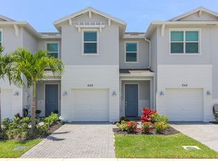 640 SE Lake Falls Street, Port St Lucie, FL 34984