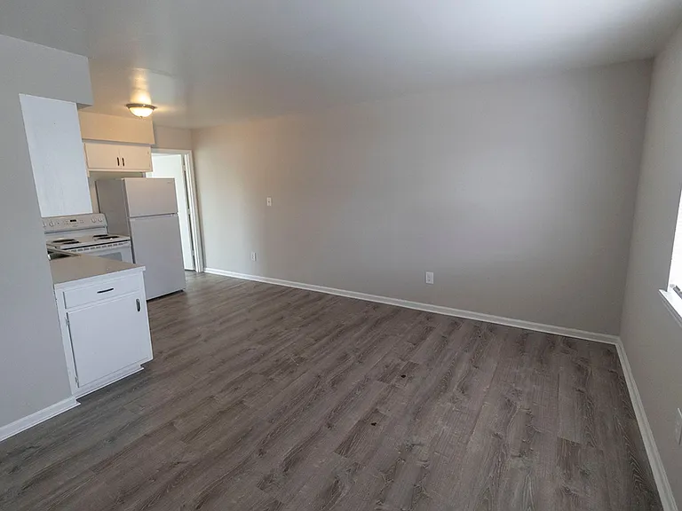 708 W Cunningham Dr #3 — Photo 2