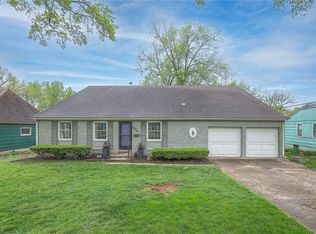 8920 Western Hills Dr, Kansas City, MO 64114