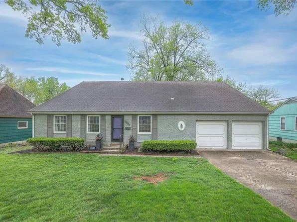 8920 Western Hills Dr, Kansas City, MO 64114