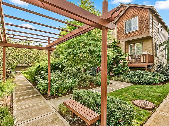 Beautifully maintained courtyard.