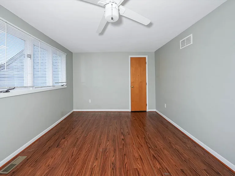 8 Foxtail Ct — Photo 29
