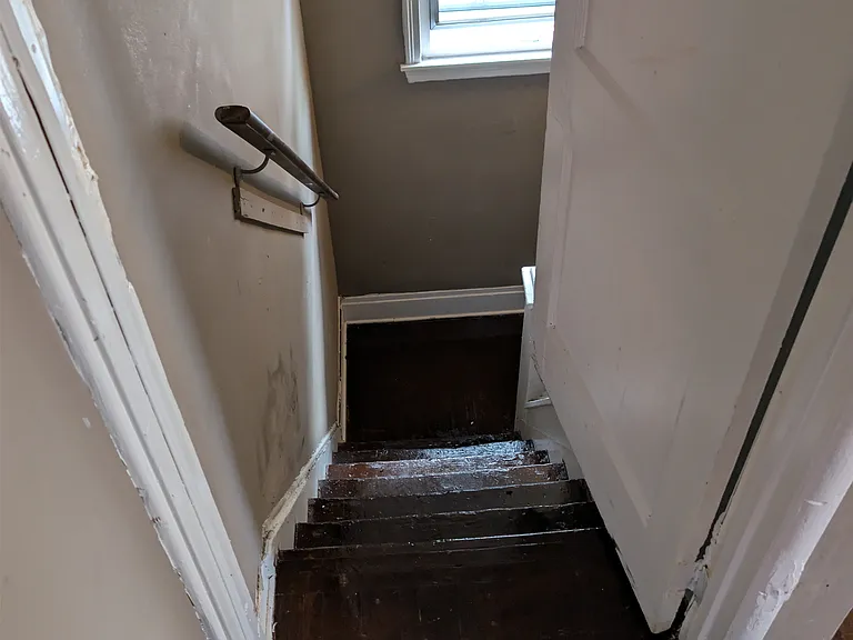 118 Hewitt Ave #UPPER — Photo 7