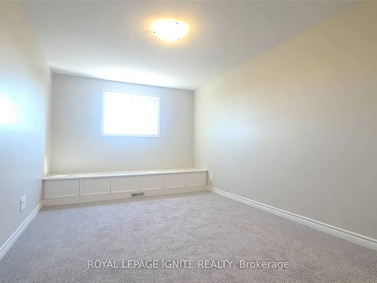 98 Athabaska Dr — Photo 15