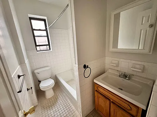 Rented by Giant Realty NY Corp | media 1