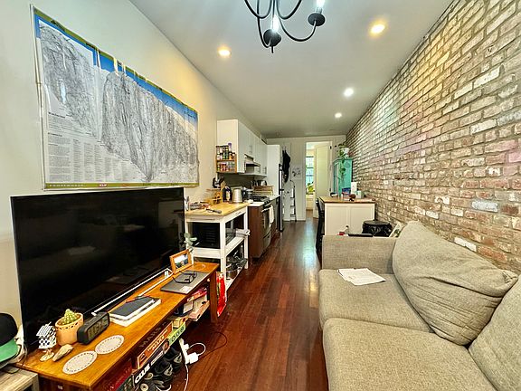 5th image of 1011 Pacific St #2C