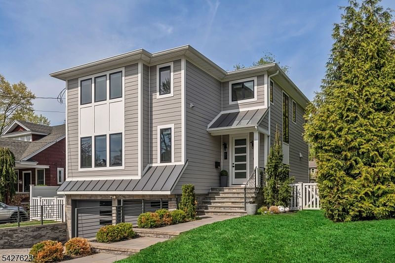 1st image of 67 Westervelt Pl