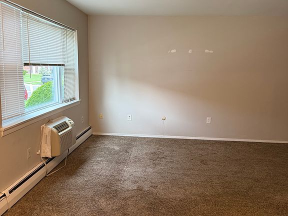 5th image of 5 Regency Park Dr Unit 5