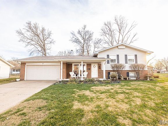 2nd image of 27 Coachlight Dr
