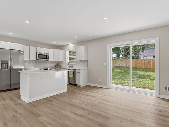 4th image of 17 Springside Ave