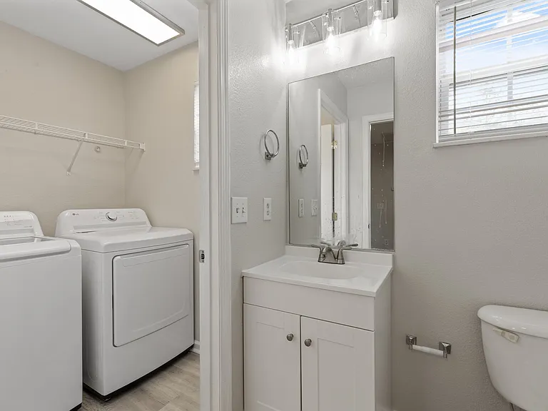 926 Glendower Way — Photo 3
