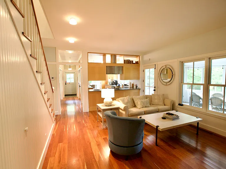 140 W Neck Rd — Photo 8