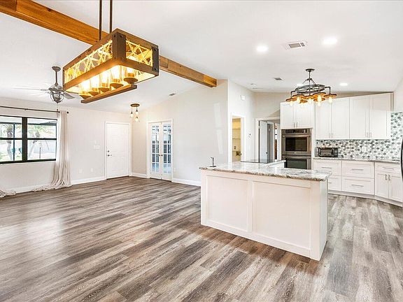 3rd image of 831 SE Starflower Avenue