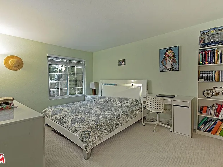 21550 Burbank Blvd #302 — Photo 8