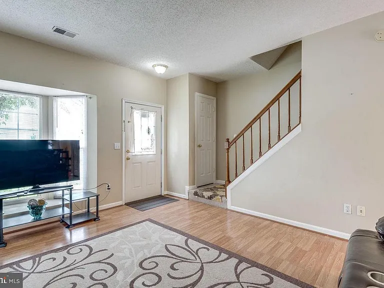 3018 McMaster Ct — Photo 5