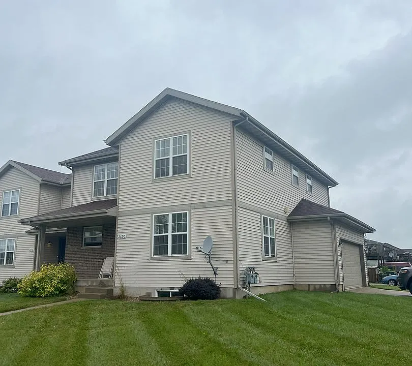 228-296 Pasque St #2690 & 2696