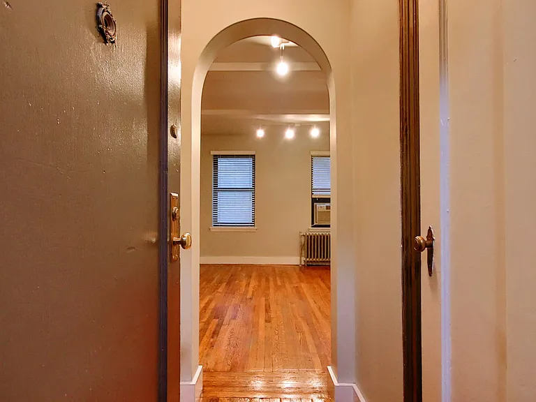 11 Waverly Pl #6N — Photo 9