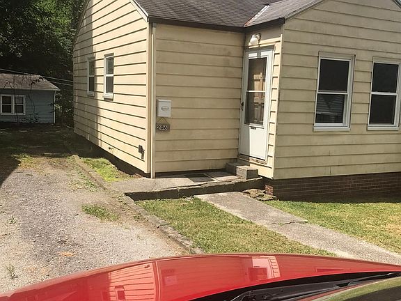 3rd image of 206 Cherry St