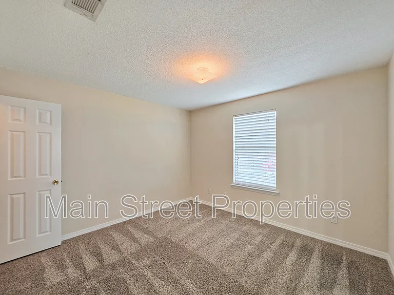 1057 Freeboard Blvd — Photo 18