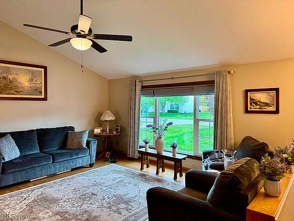 5th image of 132 Hillcrest Ln