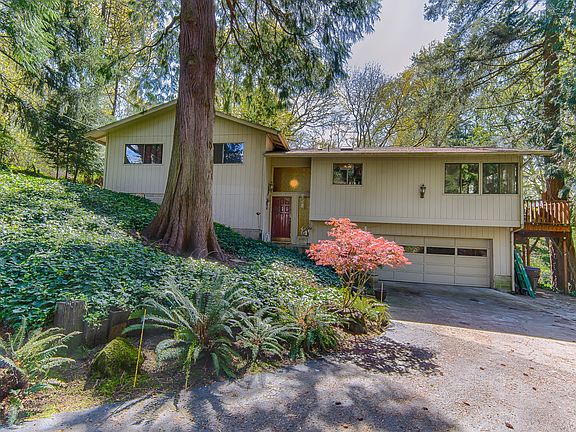 3rd image of 2381 W Hills Dr