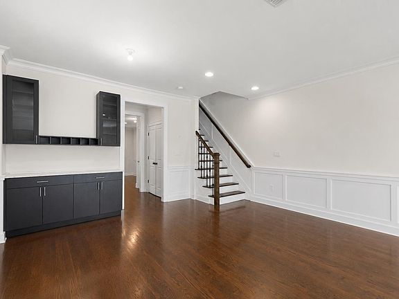 4th image of 1627 John St #A