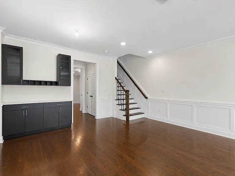 1627 John St #A — Photo 4