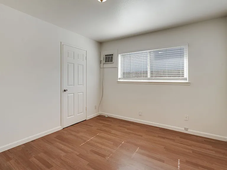 7726 Laurie Way — Photo 17