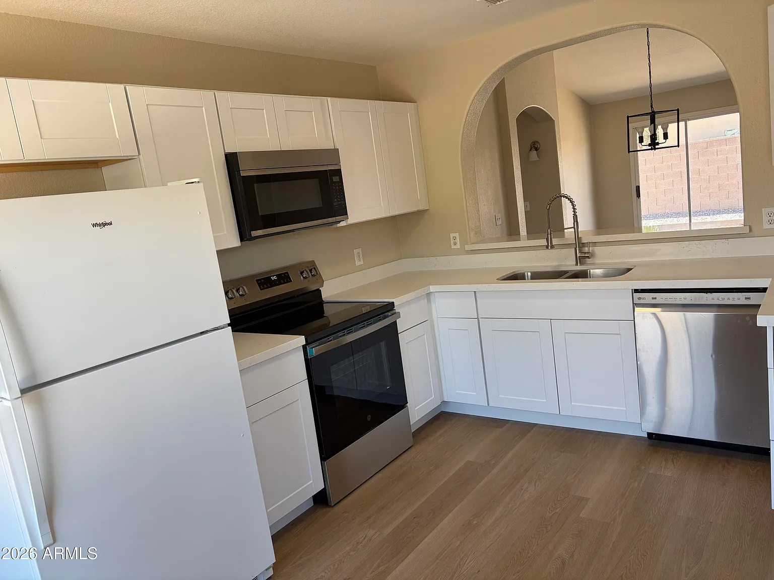 3 bed, 2.0 bath, 1399 sqft, $2,200 — Photo 2