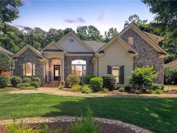 917 Redleafe Cir, Chesapeake, VA 23320