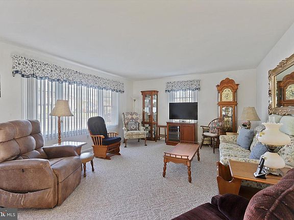 4th image of 5040 Greenvillage Rd