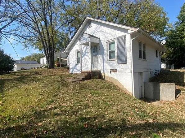 602 Elm St, Liberty, MO 64068