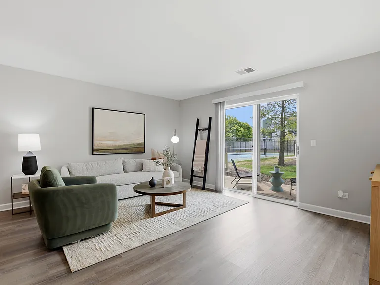 Deer Valley Apartments — Photo 14