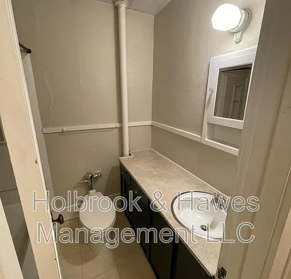 200 E Laurel St — Photo 15