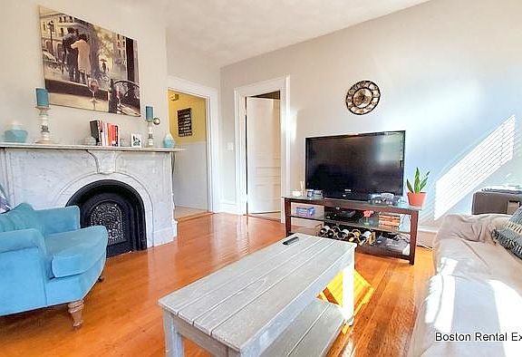 3rd image of 147 W Wyoming Ave