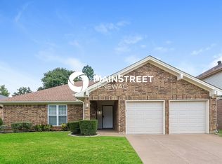 4003 Bradley Ln, Arlington, TX 76017