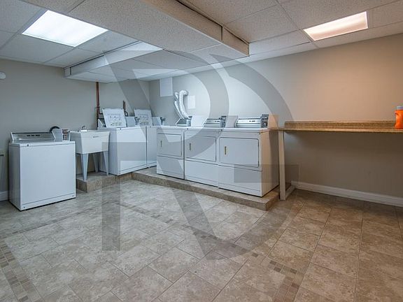 2nd image of 427 W Belden Ave #429A101