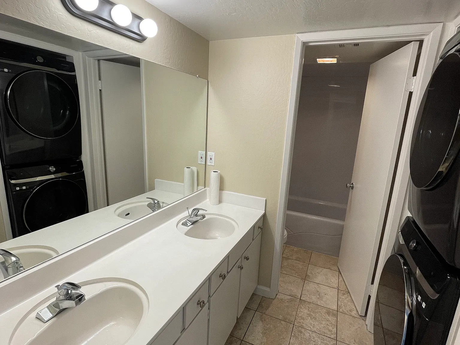 2 bed, 1025 sqft, $2,500 — Photo 4