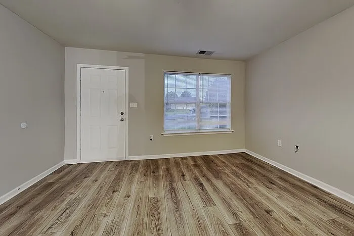 4 bed, 2.5 bath, 2072 sqft, $1,895 — Photo 4