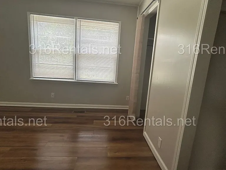 2546 S Pattie Ave — Photo 16