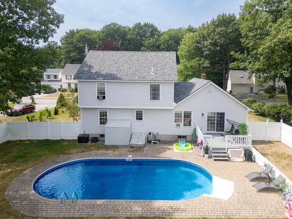 10 Aspen Drive, Saco, ME 04072