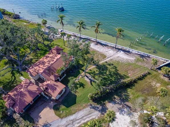 99 W Riverview Ave, Englewood, FL 34223