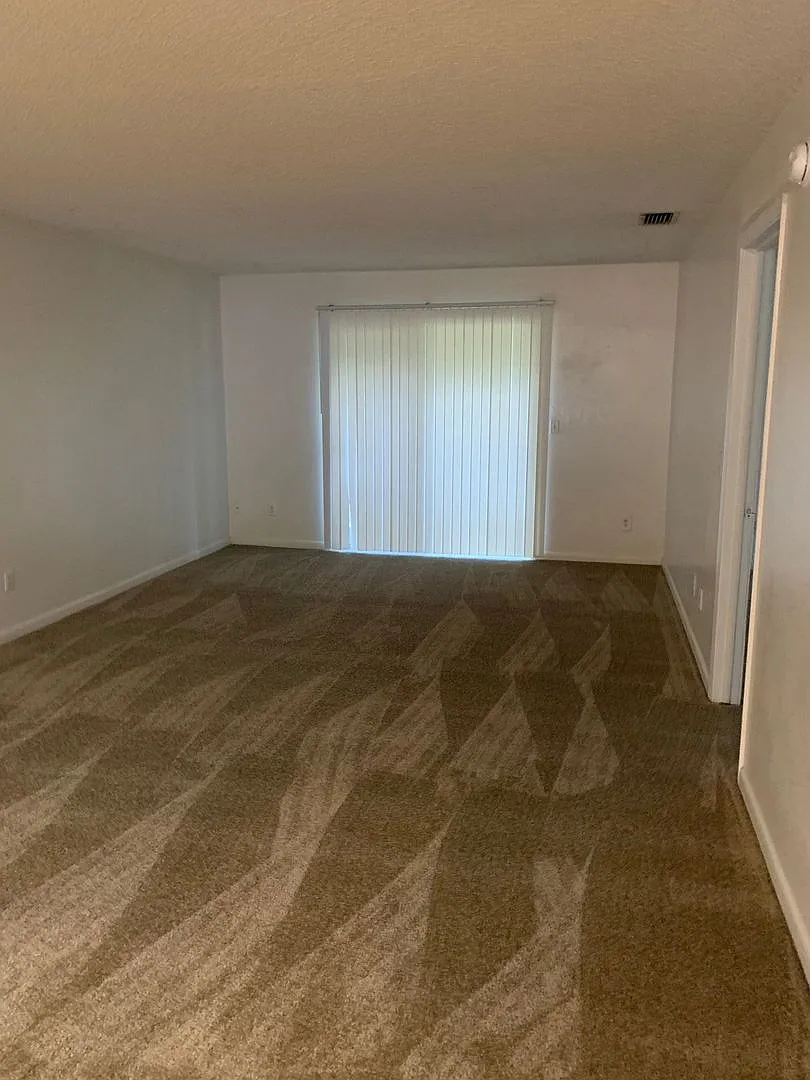 2 BR / 2 BA Condo In University Hylands — Photo 4