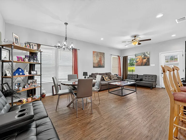 225 Sante Fe St — Photo 3