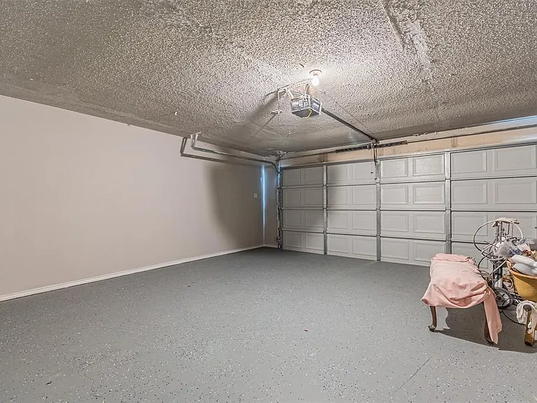 2801 Cambridgeshire Dr — Photo 33