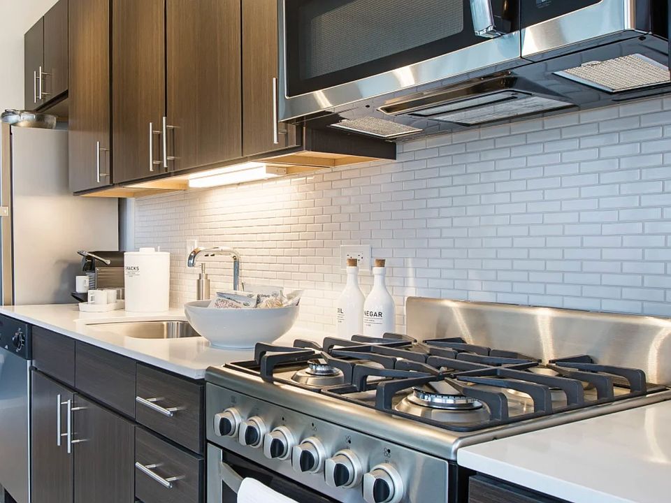 1st image of 225 W Huron St #523