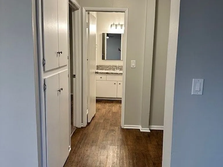 415 W Rosewood Ave — Photo 7